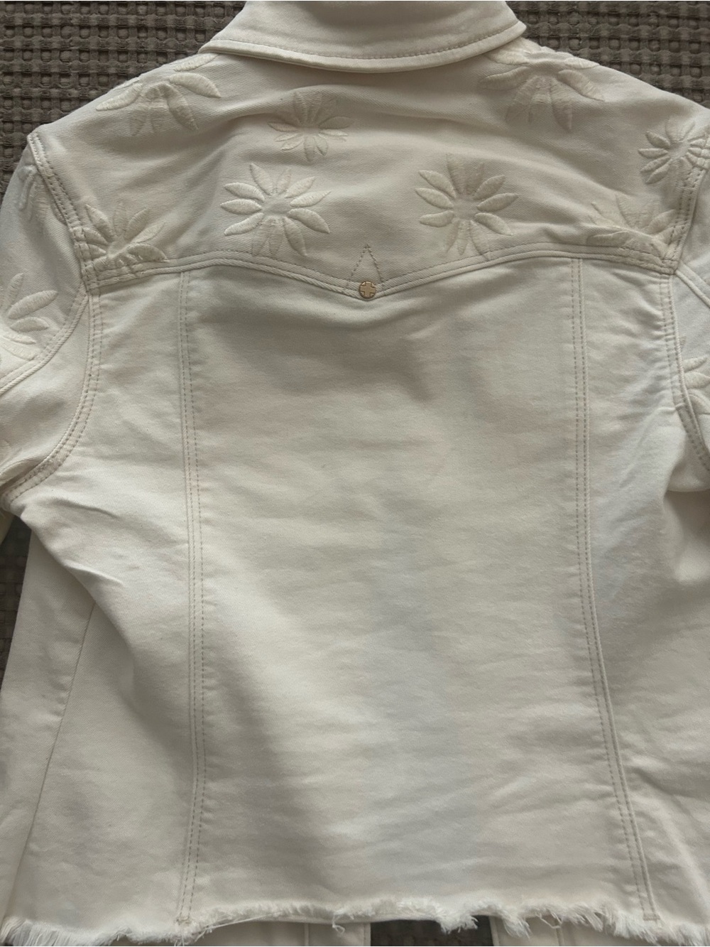 Liverpool women’s  Cream Jacket - Picture 4 of 6